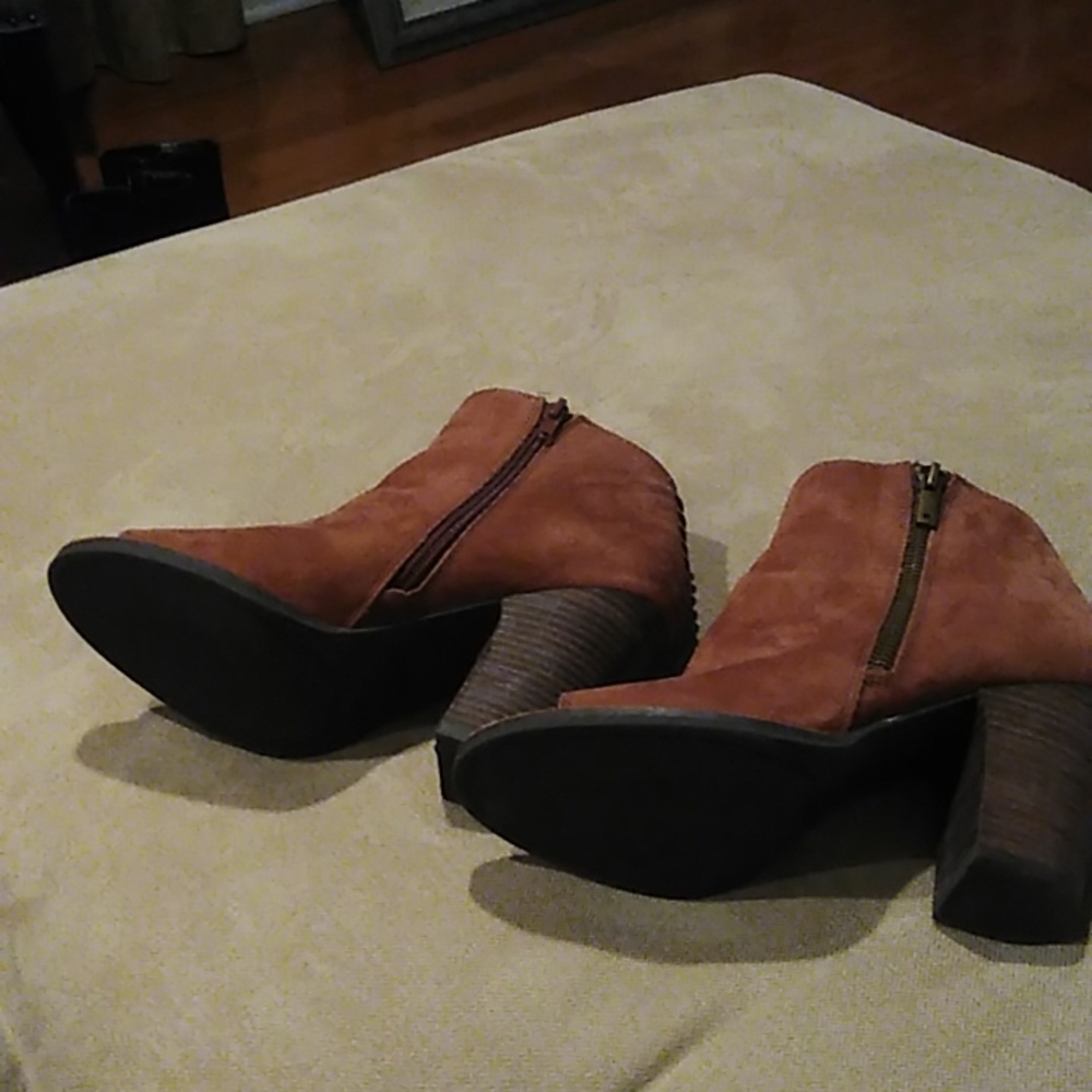 Lucky Brand 7.5/8 peep toe suede ankle boots